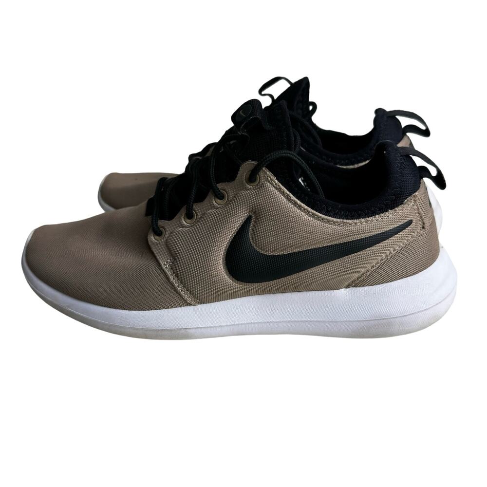Nike Women's Sneakers in Tan and Black
